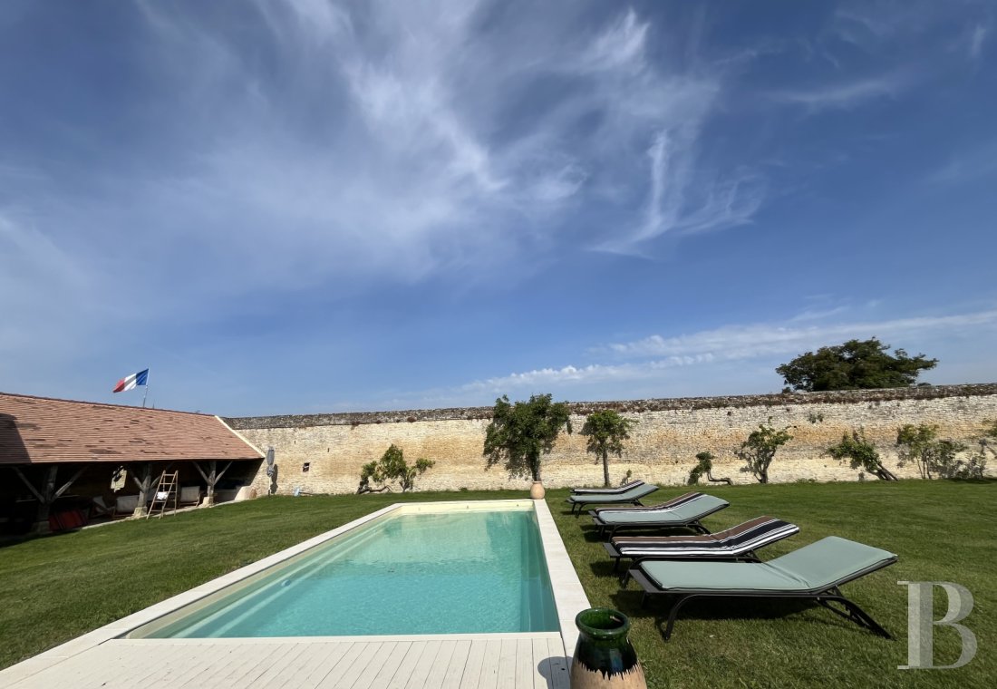 Dans le Calvados, au sud-est de Caen,  un château classique du 18e siècle tout en couleurs - photo  n°5